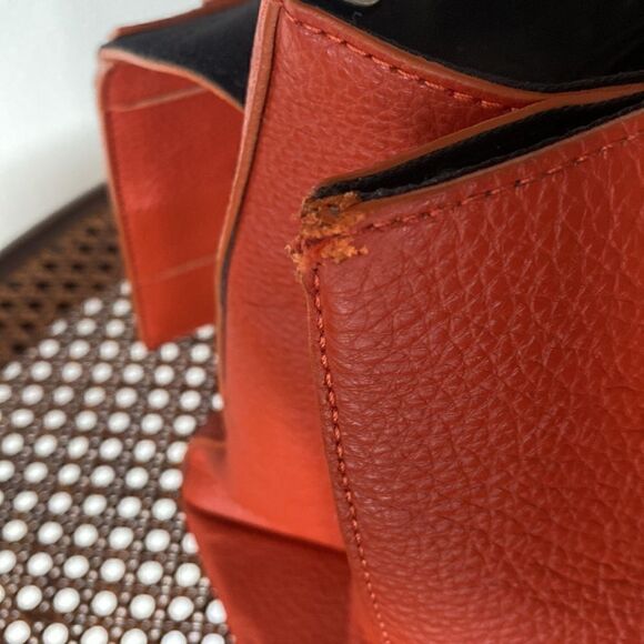 Elegant Woven Leather Handbag - Red - Picture 12 of 13